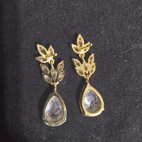 4 pairs pierced Bridal/Prom earrings - Picture 7 of 9